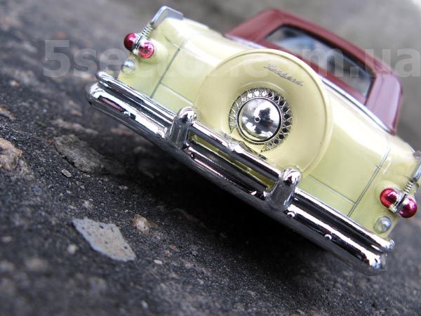 Packard Caribbean 1953 Модель 1:24 Кремовый