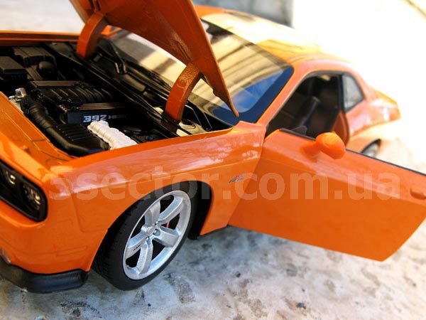 Dodge Challenger SRT 2012 Модель 1:24 Оранжевый