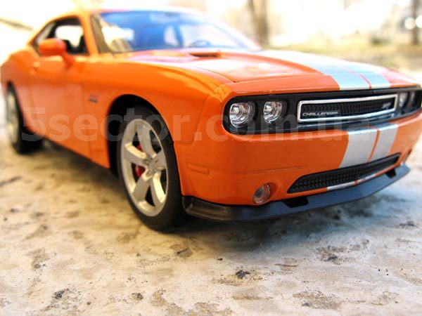 Dodge Challenger SRT 2012 Модель 1:24 Оранжевый