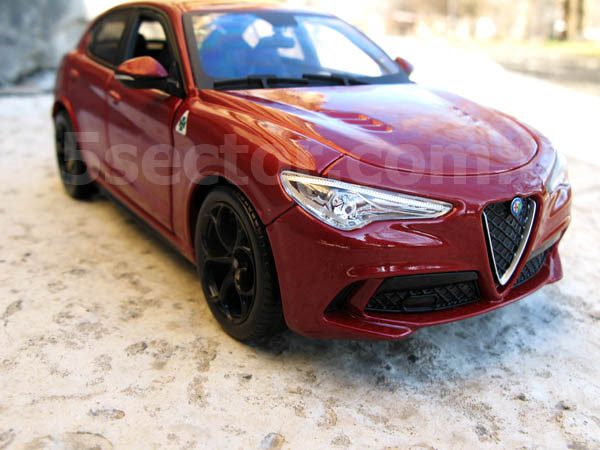 Alfa Romeo Stelvio Коллекционная модель 1:24