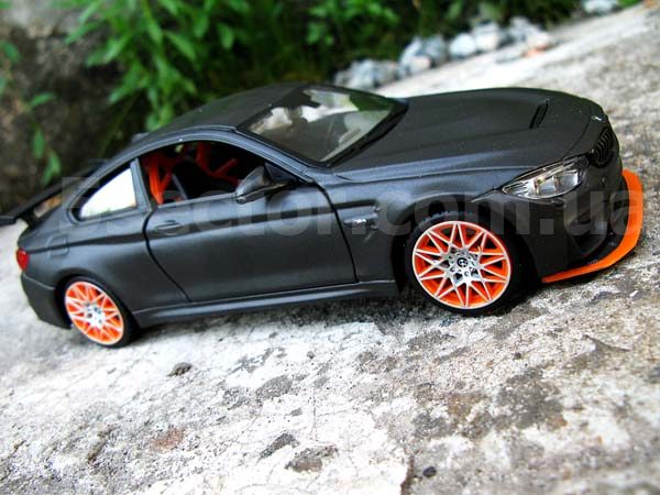 BMW M4 GTS Коллекционная модель 1:24