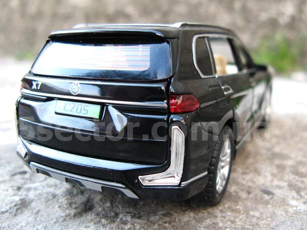 BMW X7 Коллекционная модель автомобиля 1:32