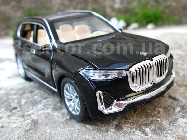 BMW X7 Коллекционная модель автомобиля 1:32