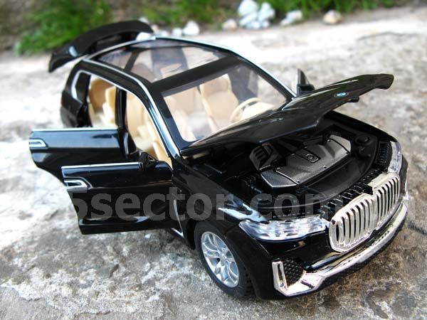 BMW X7 Коллекционная модель автомобиля 1:32