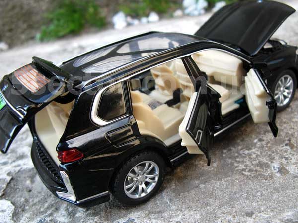 BMW X7 Коллекционная модель автомобиля 1:32