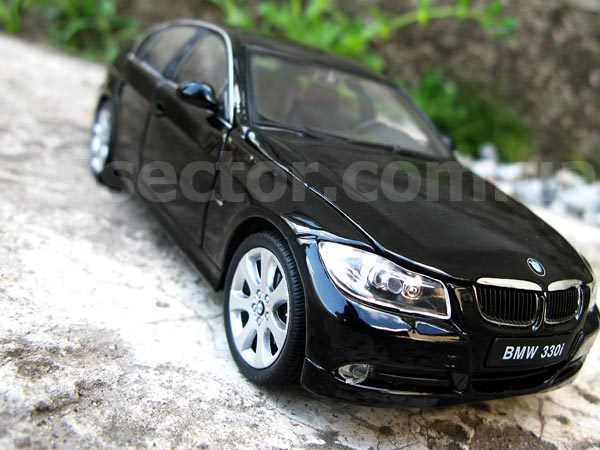 BMW 330i Коллекционная модель автомобиля 1:24