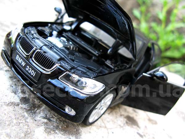 BMW 330i Коллекционная модель автомобиля 1:24