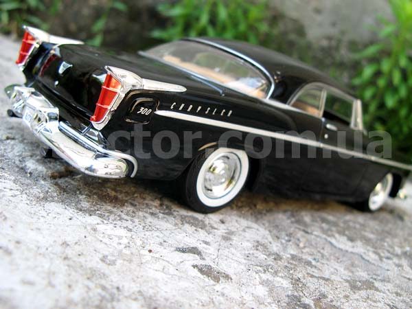 Chrysler C300 1955 Модель автомобиля 1:24