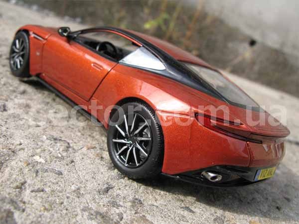 Aston Martin DB11 Коллекционная модель 1:24