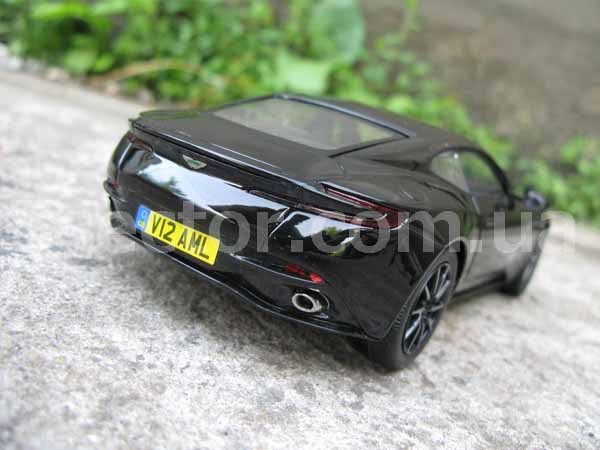 Aston Martin DB11 Коллекционная модель 1:24 Черный