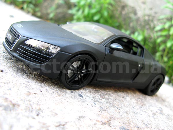 Audi R8 V10 Coupe Коллекционная модель 1:24