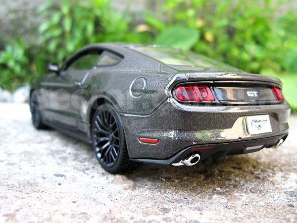 Ford Mustang GT 2015 Коллекционная модель 1:24