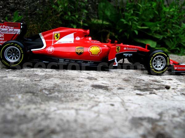 Ferrari SF15-T No.5 Santander formula 1 S.Vettel 2015 Модель автомобиля 1:24
