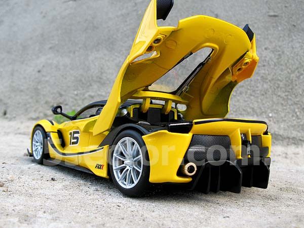 Ferrari FXX-K No.15 2015 Модель 1:24 Желтый