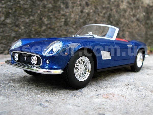 Ferrari 250 GT California Коллекционная модель 1:24