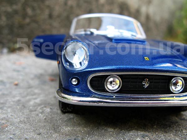 Ferrari 250 GT California Коллекционная модель 1:24