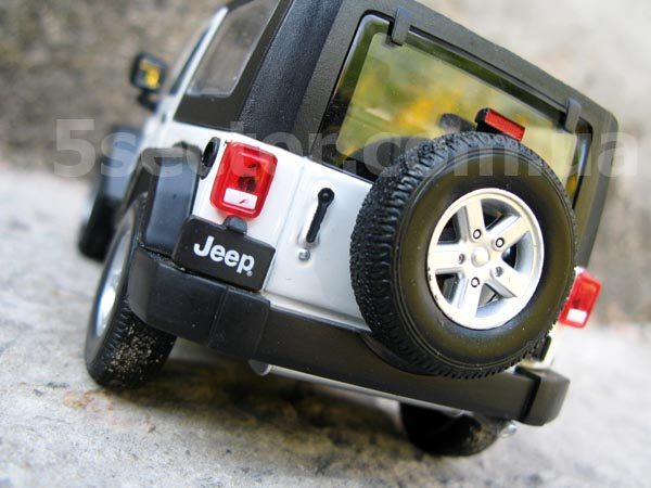 Jeep Wrangler Rubicon 2007 Модель 1:24 Белый