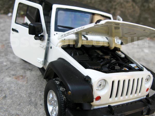 Jeep Wrangler Rubicon 2007 Модель 1:24 Белый