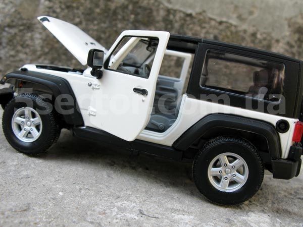 Jeep Wrangler Rubicon 2007 Модель 1:24 Белый