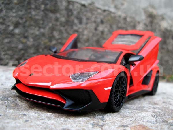 Lamborghini Aventador LP750-4 SV Коллекционная модель 1:24