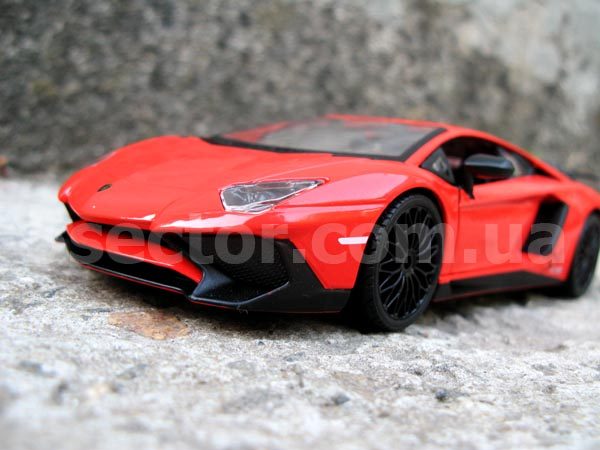 Lamborghini Aventador LP750-4 SV Коллекционная модель 1:24