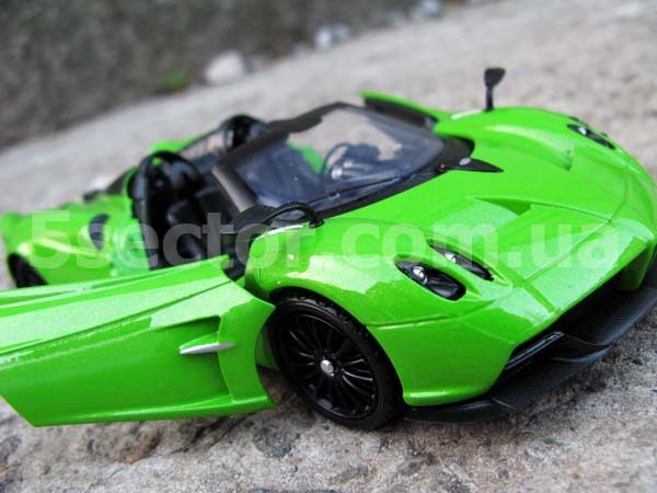 Pagani Huayra Roadster Модель 1:24 Зеленый