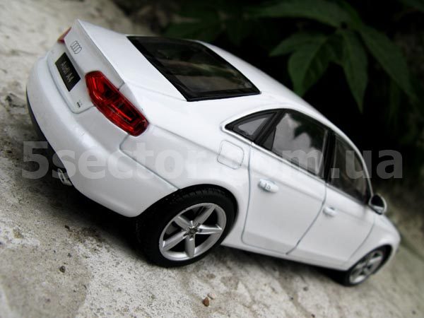 Audi A4 2009 Коллекционная модель 1:24