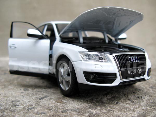 Audi Q5 Коллекционная модель 1:24 Белый