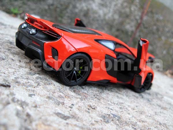 McLaren 675LT 2017 Модель 1:24 Оранжевый