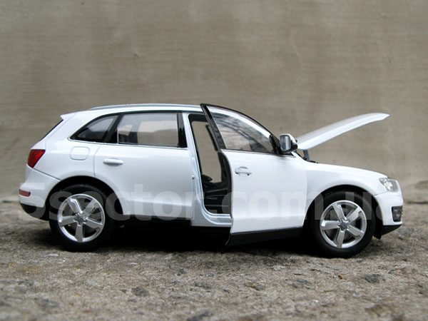 Audi Q5 Коллекционная модель 1:24 Белый