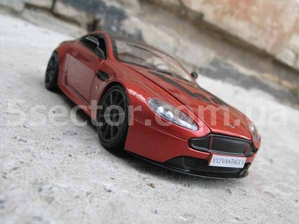 Aston Martin V12 Vantage S Коллекционная модель 1:24