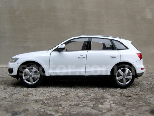 Audi Q5 Коллекционная модель 1:24 Белый