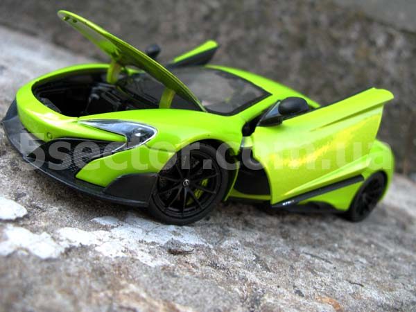 McLaren 675LT Коллекционная модель 1:24 Зеленый