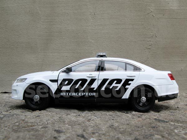 Ford Police Interceptor Коллекционная модель 1:24