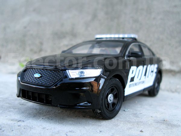 Ford Police Interceptor Модель 1:24 Черный