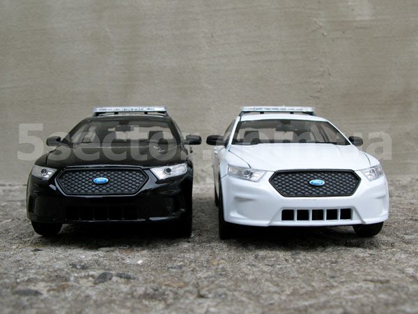 Ford Police Interceptor Коллекционная модель 1:24