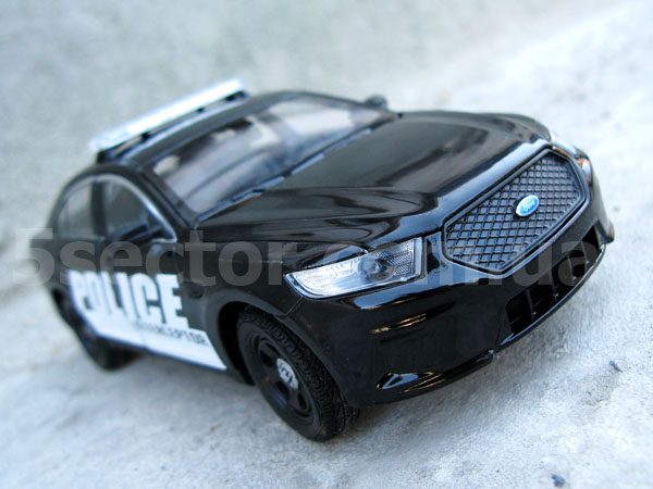 Ford Police Interceptor Модель 1:24 Черный