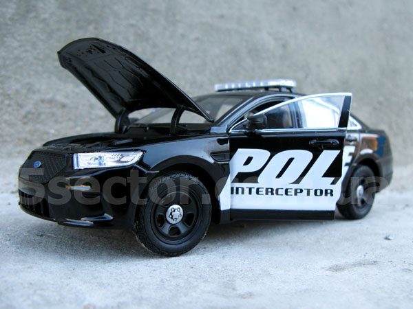 Ford Police Interceptor Модель 1:24 Черный