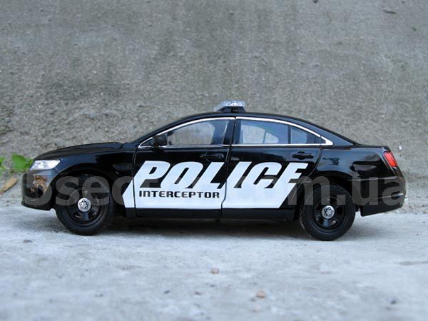 Ford Police Interceptor Модель 1:24 Черный