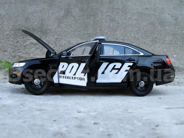 Ford Police Interceptor Модель 1:24 Черный