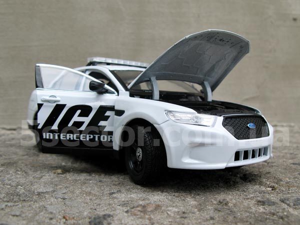 Ford Police Interceptor Коллекционная модель 1:24