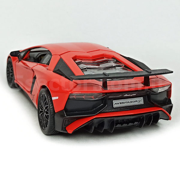 Lamborghini Aventador LP750-4 SV Коллекционная модель 1:24