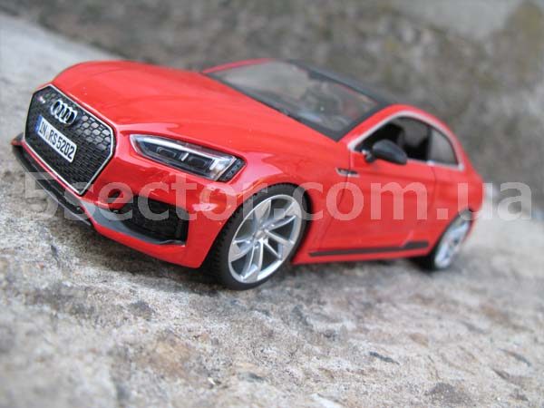 Audi RS 5 Coupe Коллекционная модель 1:24