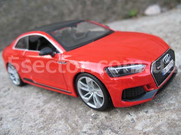 Audi RS 5 Coupe Коллекционная модель 1:24