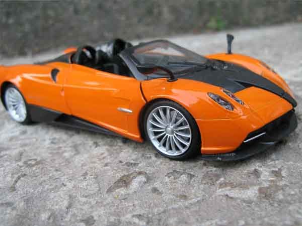 Pagani Huayra Roadster Модель автомобиля 1:24