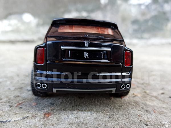 Rolls-Royce Cullinan Коллекционная модель 1:24