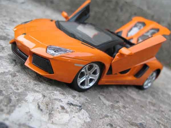 Lamborghini Aventador Roadster Коллекционная модель 1:24