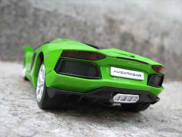 Lamborghini Aventador Roadster Модель 1:24 Зеленый