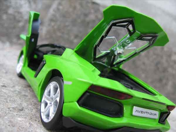 Lamborghini Aventador Roadster Модель 1:24 Зеленый