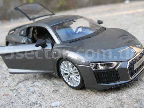 Audi R8 V10 Plus Коллекционная модель автомобиля 1:24